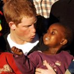 20 yil evvel kendi kurmustu prens harry afrikadaki yardim kurulusundan istifa etmek zorunda kaldi 92rPVq51