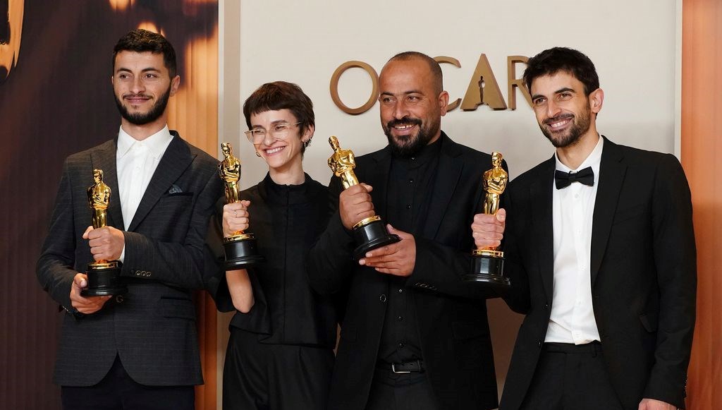 2025 oscar mukafatlarina damga vurmustu filistinli direktor akina ugradi ve tutuklandi