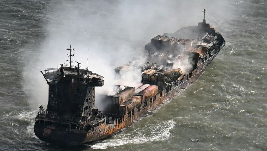 220 bin varil jet yakiti tasiyan abd tankerine carpti geminin kaptani rus vatandasi cikti FbIp74Mi