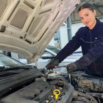 27 yasindaki 3 universite diplomali bayan usta baba meslegini surdurerek oto tamirciligi yapiyor 3Rcjx4CC