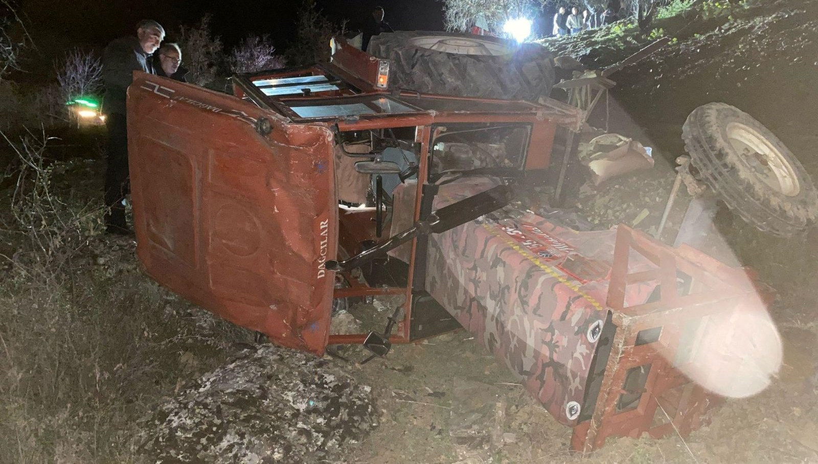 30 metreden yuvarlanan traktorde feci mevt 3KVUP2sB