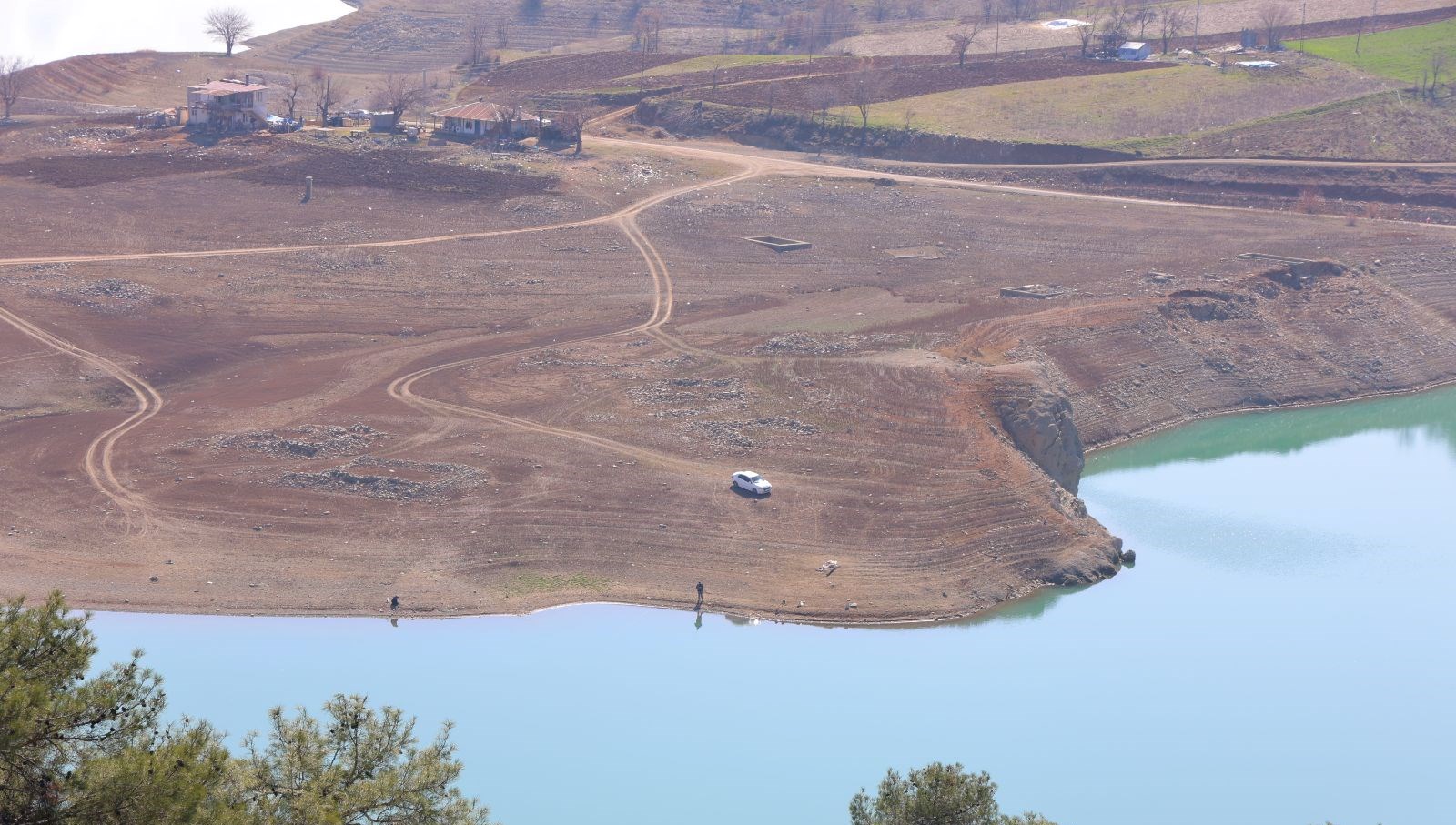 42 yil evvel su altinda kalmis eski koy ortaya cikti S6vMq9Ay