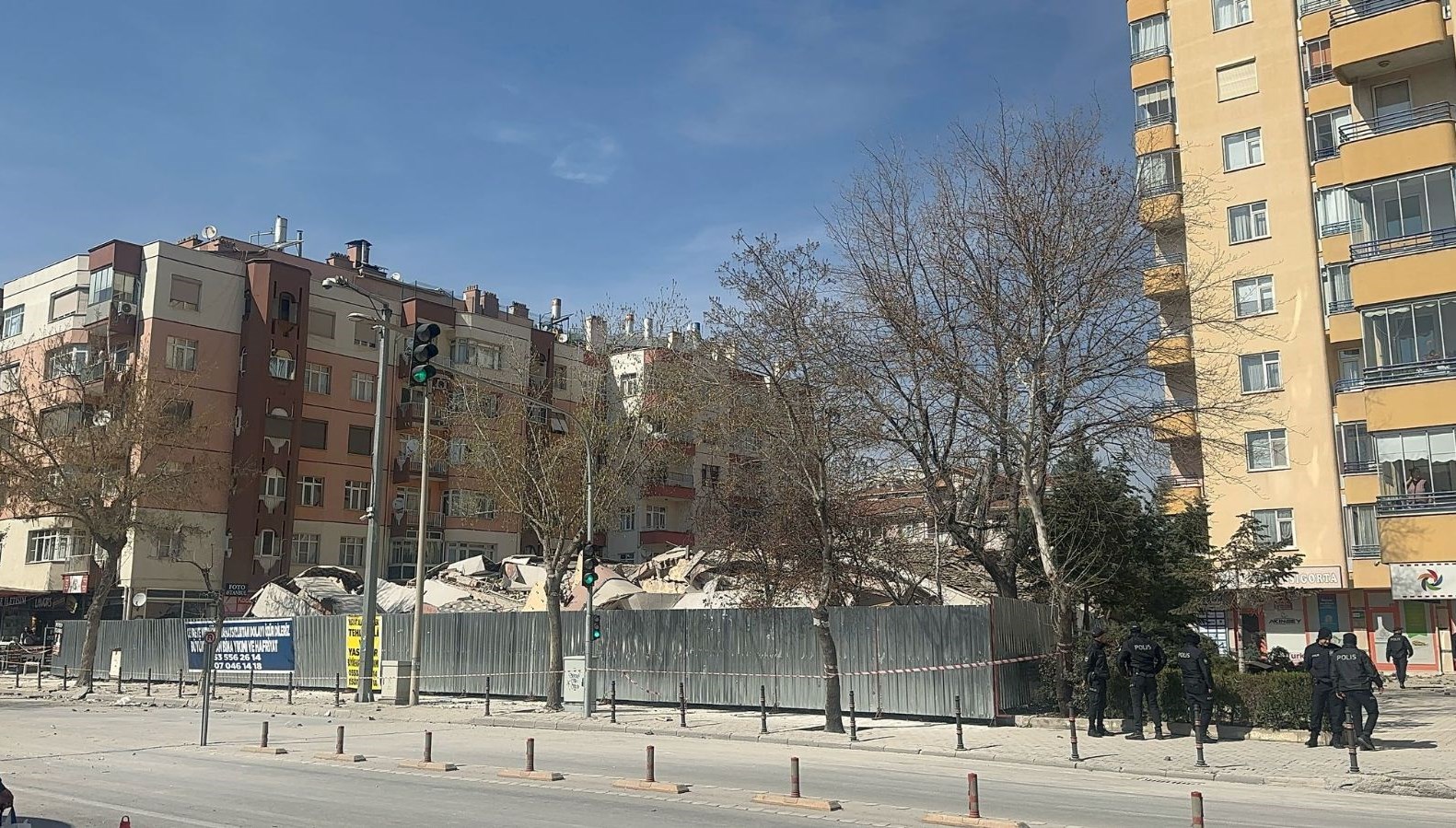 6 katlı bina yıkım sırasında çöktü 71 6 katli bina yikim sirasinda coktu GuY5T5J8