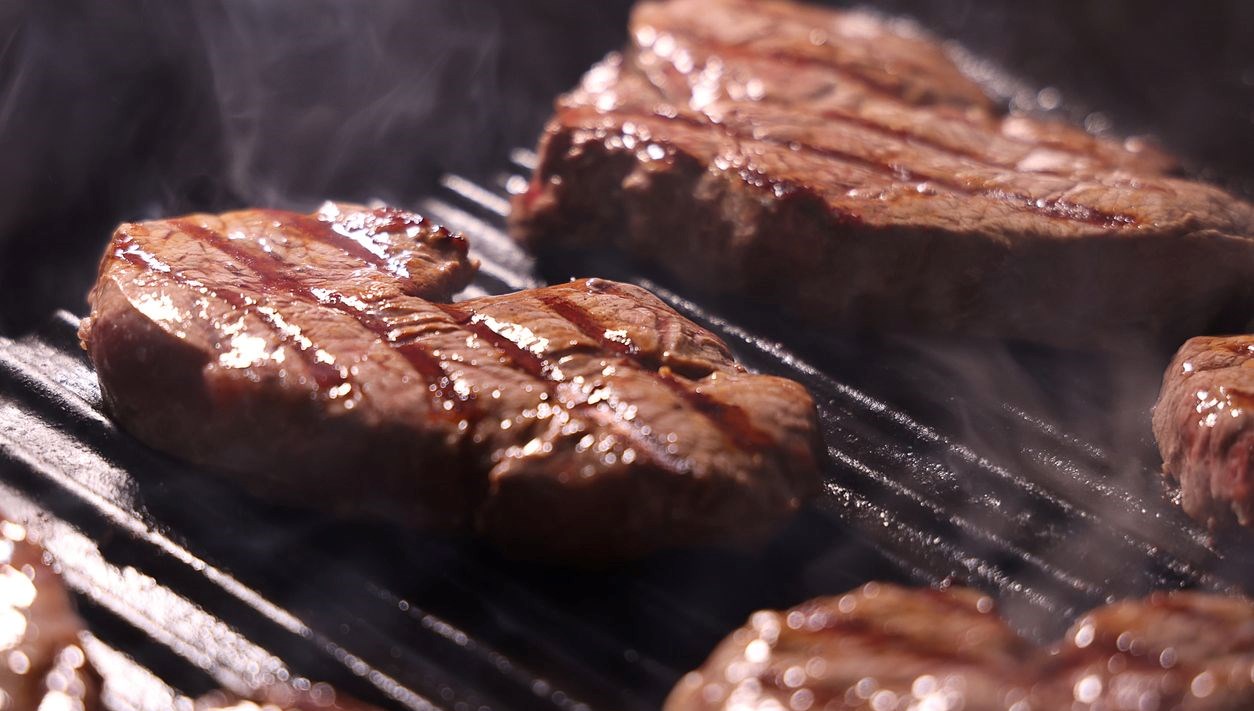 60 gun boyunca yalnizca kirmizi et ve tuz yedi 28 yasindaki genc bedeninde olanlara n9IQSgR9