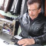 66 yasinda meslegini severek yapiyor ham deriler elinde sanata donusuyor 2LYz6Evc