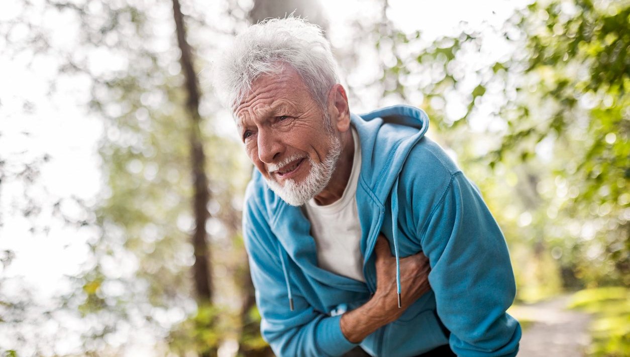 Emekli Cerrahın Kalp Krizi Pişmanlığı: 67 Yıllık Tecrübeyle Bile Gözden Kaçırdığı 2 İşaret 71 67 yasindaki emekli cerrah kalp krizi gecirdi keske gormezden gelmeseydim dedigim 2 belirti BBdj9iDn