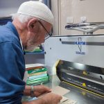 70 yasindaki mahmut amca ciltciligi surduruyor bu isi bir gonul isi olarak goruyor q8DGCeWM