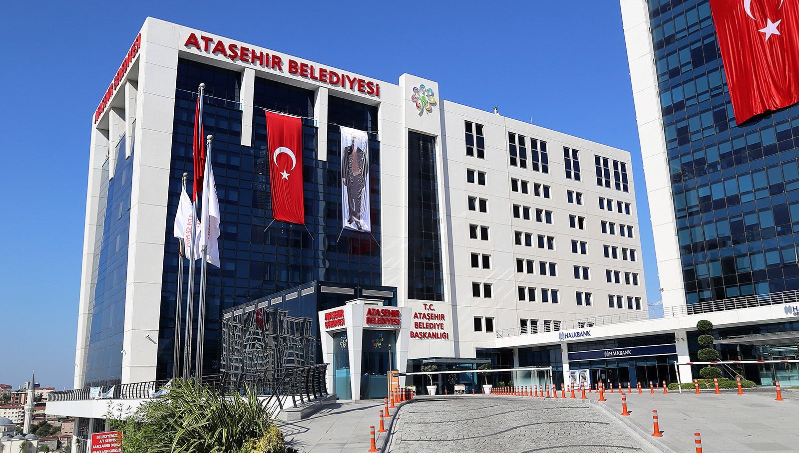 9 belediyeye teror sorusturmasi chpli kartal ve atasehir belediye lider yardimcilari icin 15 yil zMbStLip