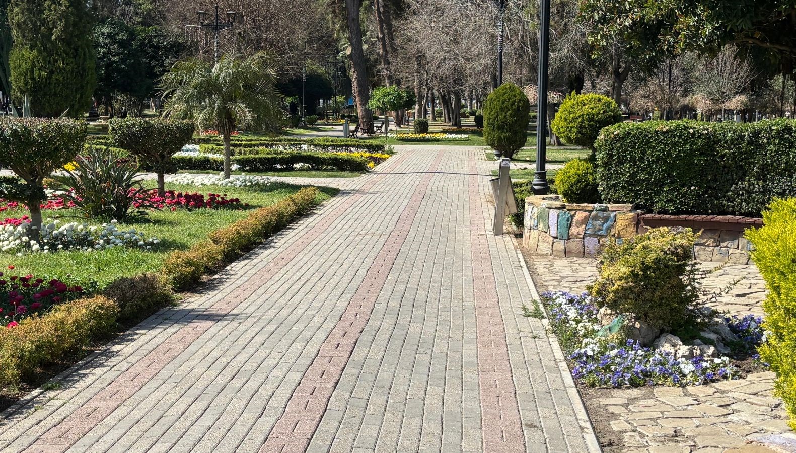 96 yilin en sicak mart ayi sokaklar bombos kaldi k5R2ZYLZ