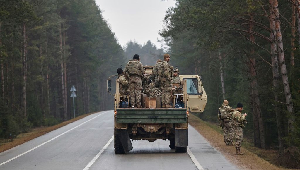 abd askerleri tatbikatta kayboldu zirhli arac su altinda bulundu PbQ2DKAa
