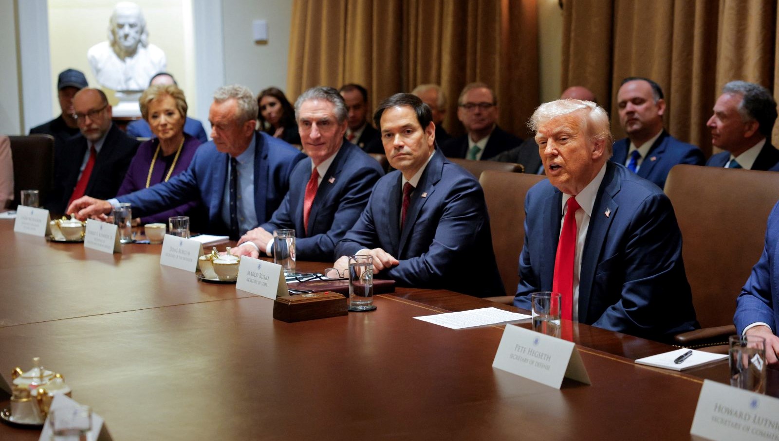 abd kabinesinde musk ve rubio tartismasi trump tezleri yalanladi BDNpDE4w