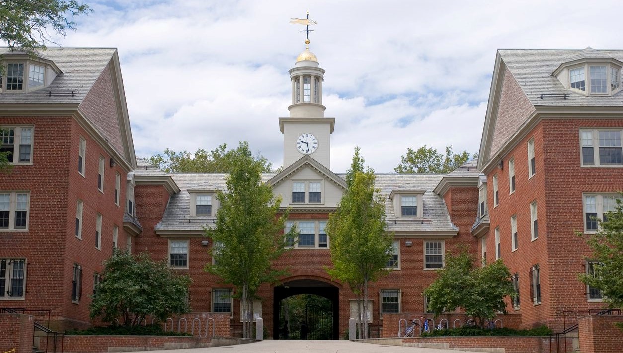 abdde brown universitesi profesoru de hudut disi edildi SvbRwG3h