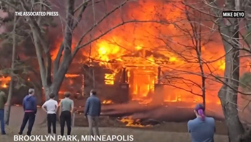 abdde ucak konuta carpti en az 1 kisi oldu WqXmNiS7