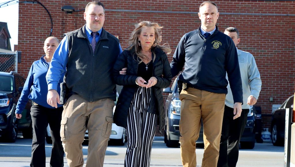 abdde uvey anne dehseti 20 yilboyunca kilit altindayasadi sNsvl9CP