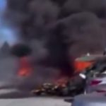 abdde yeniden ucak kazasi kapisi acik havalanan kucuk ucak otoparka cakildi FUDafjFz