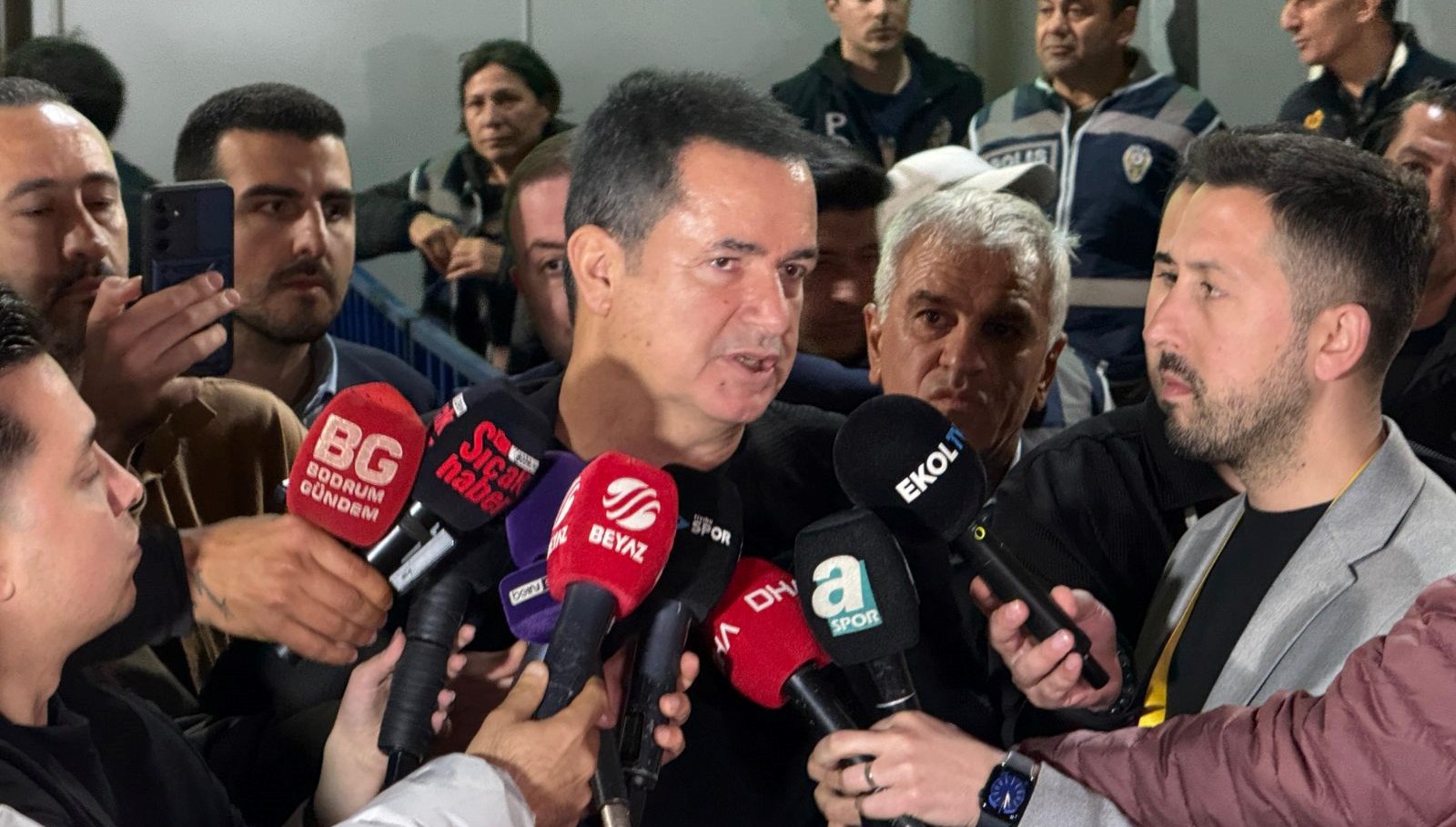 acun ilicalidan mac sonu yabanci hakem sozleri 50 kez acikladik DSGVmq1i