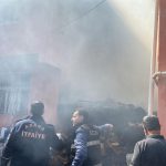 adanada yangin panigi iki mesken kule dondu nrOLcJav