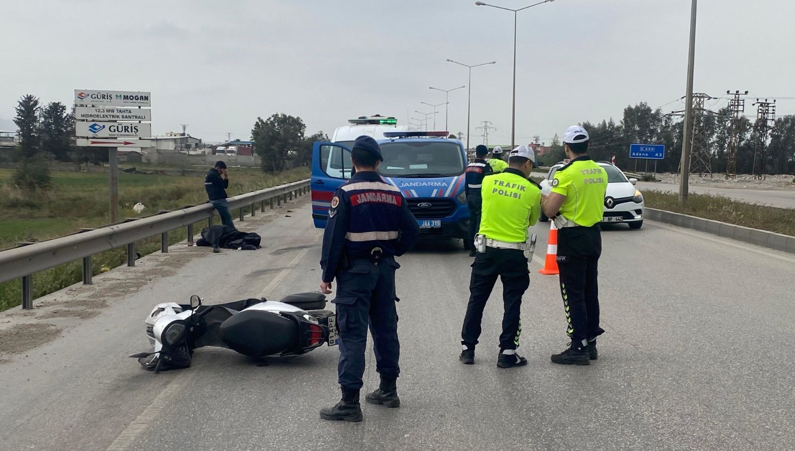 adanadabariyerlere carpan motosikletin soforu hayatini kaybetti Sb9V1vye