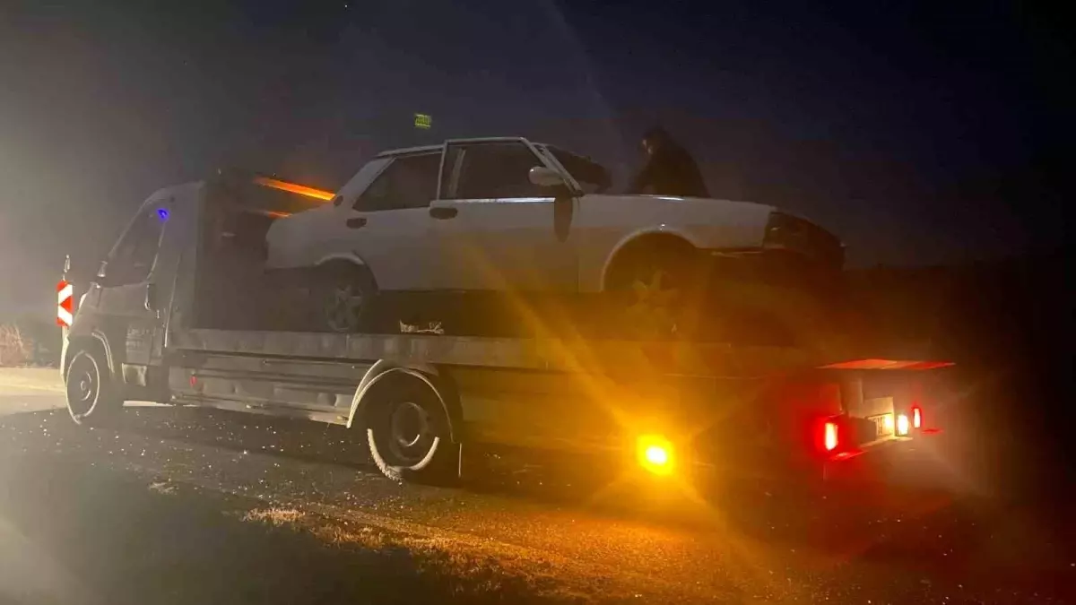 Afyonkarahisar'da Dehşet: Kontrolden Çıkan Araç Faciasında 4 Kişi Yaralandı 71 afyonkarahisarda cet carpan arabada 4 yarali WWaQgDCc