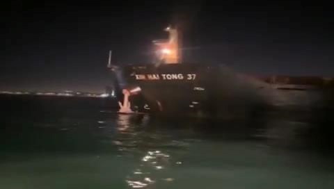 ahirkapida yuk gemisi karaya oturdu