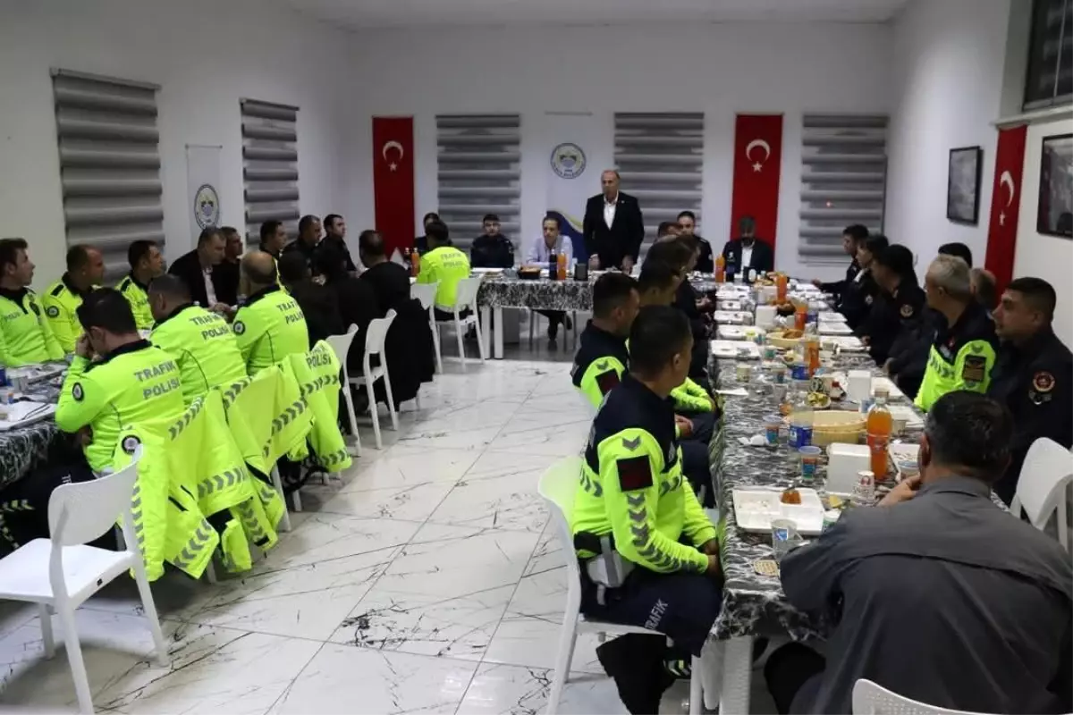 Alaca'da Güvenlik Kahramanlarına Minnet İftarı 71 alacada guvenlik guclerine iftar programi duzenlendi
