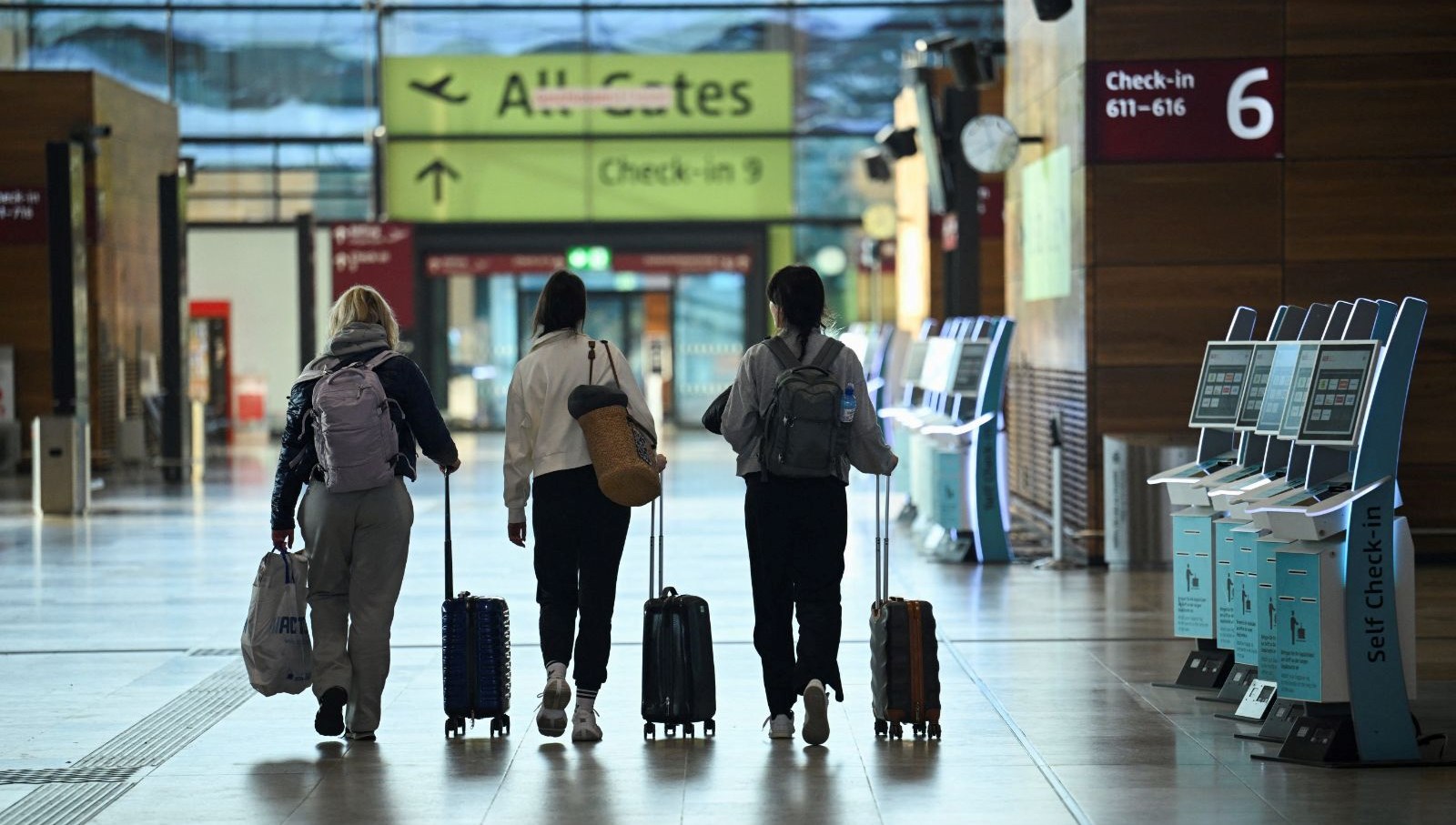 almanyada 24 saatlik havalimani grevi 3 bin 400 ucus iptal oldu VreUQkuW