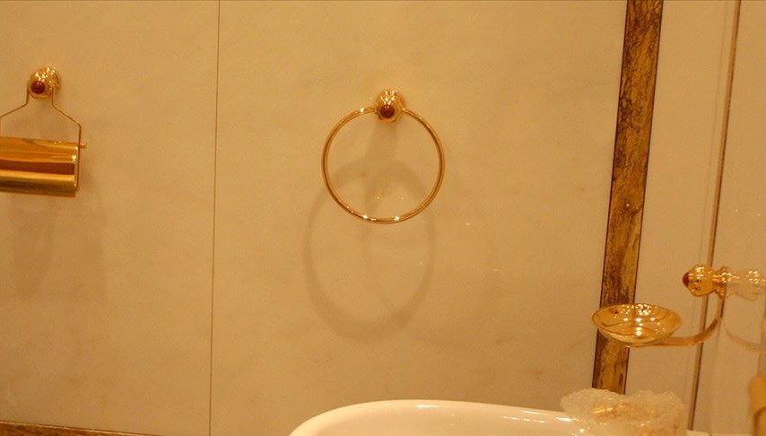 altin klozet hirsizligi 230 milyon liralik eser 5 dakikada calindi cnFCZL6D