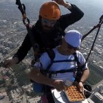 amanos daglarindan atlayip yamac parasutunde baklava yaptilar l83jj4au