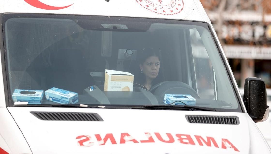 Ambulans Sirenleri Umurunda Olmayan TIR Sürücüsüne Ceza Yağdı 71 ambulansa yol vermeyentir soforune idari para cezasi gq2gifAu