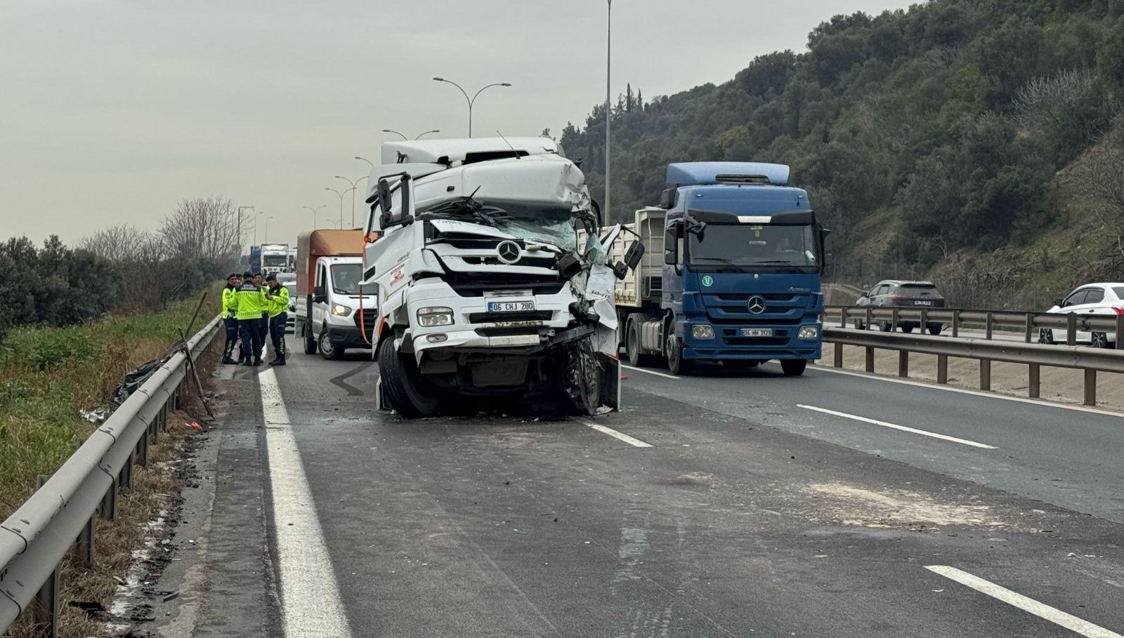 Anadolu Otoyolu Kabusu: Zincirleme Kazalara Karşı Güvenlik Kalkanı 71 anadolu otoyolunda zincirleme kaza PYStqPjy