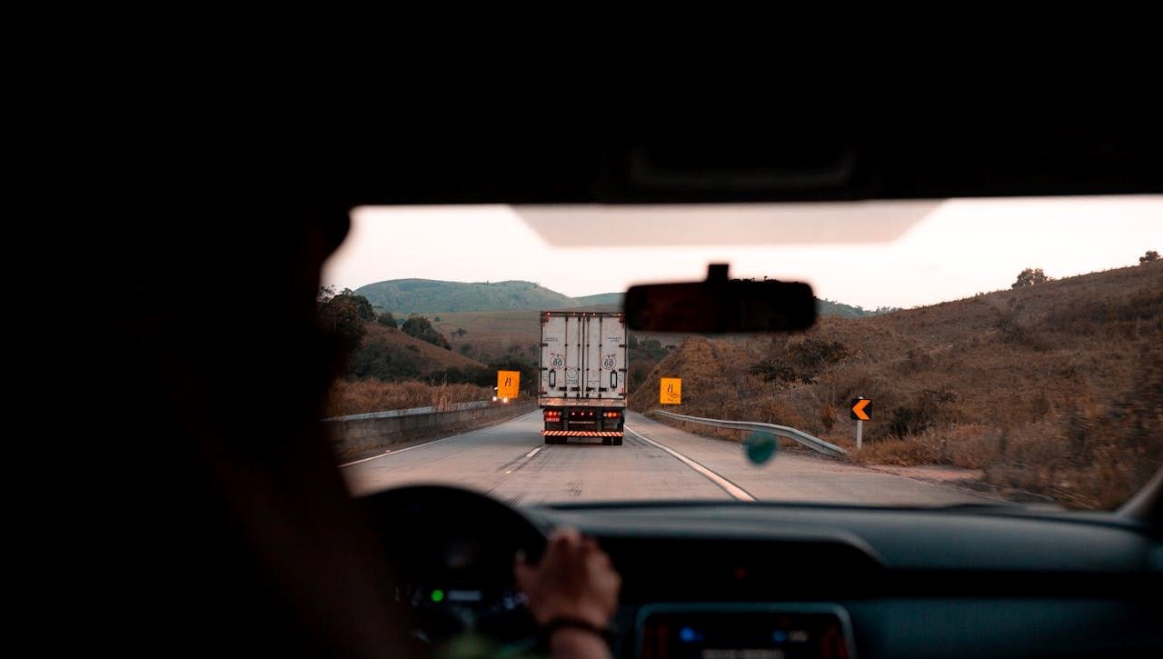 Ankara ve Kocaeli'de Kamyonlara Neden Trafik Kısıtlaması Var? Saatler Ne Zaman? 71 ankara ve kocaeli kamyon yasagi saatleri kamyon tanker ve cekiciler trafikte neden yasak n6Uy6Hvn