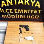 antakyada silah ve uyusturucu ele gecirildi FLlUiyFD