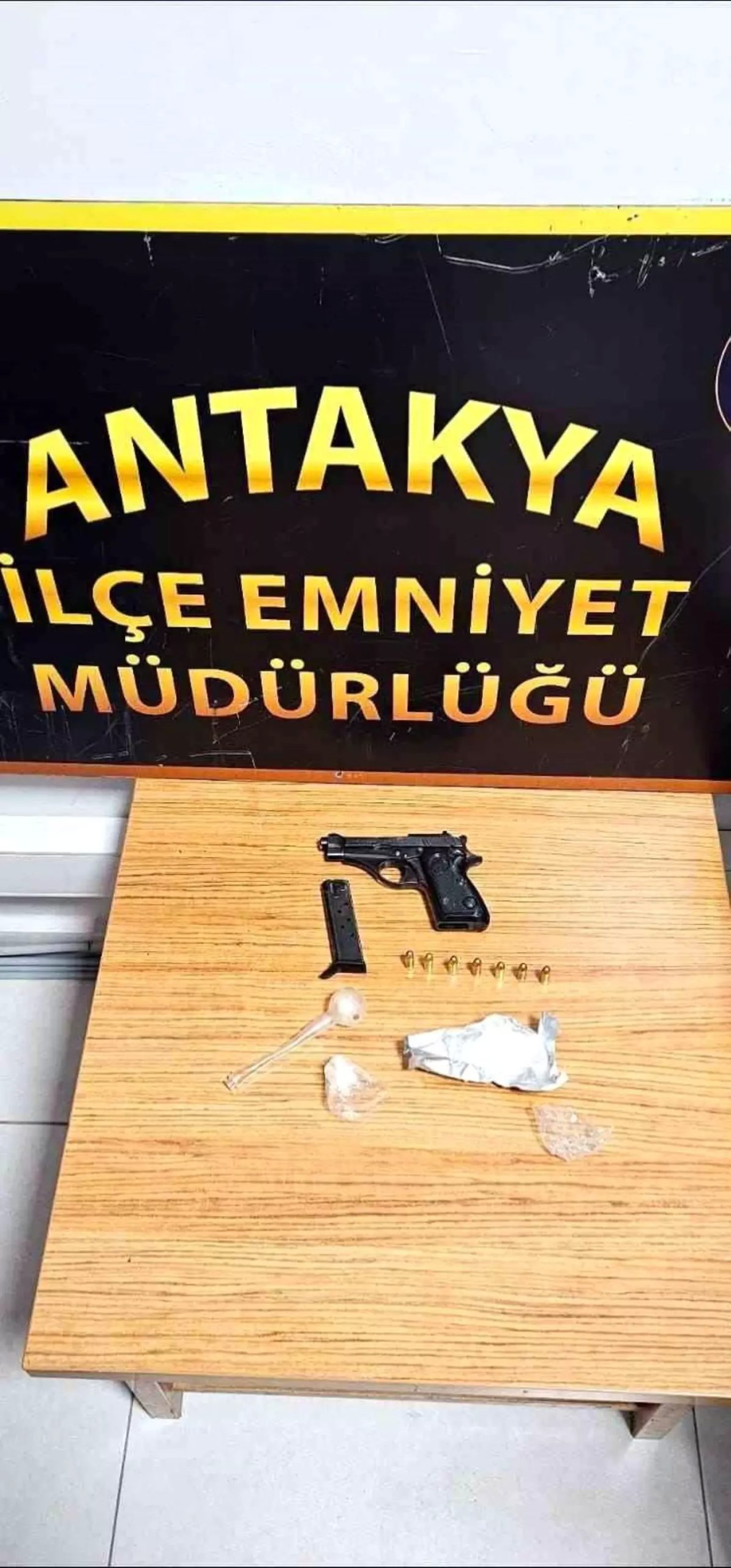 Antakya'da Tehlikeli Yük Alarmı: Operasyonla Silah ve Uyuşturucuya Geçit Yok! 71 antakyada silah ve uyusturucu ele gecirildi FLlUiyFD scaled
