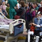 antalyada hastanede yangin panigi hastalar sedyelerle tahliye edildi LqPa1fKL