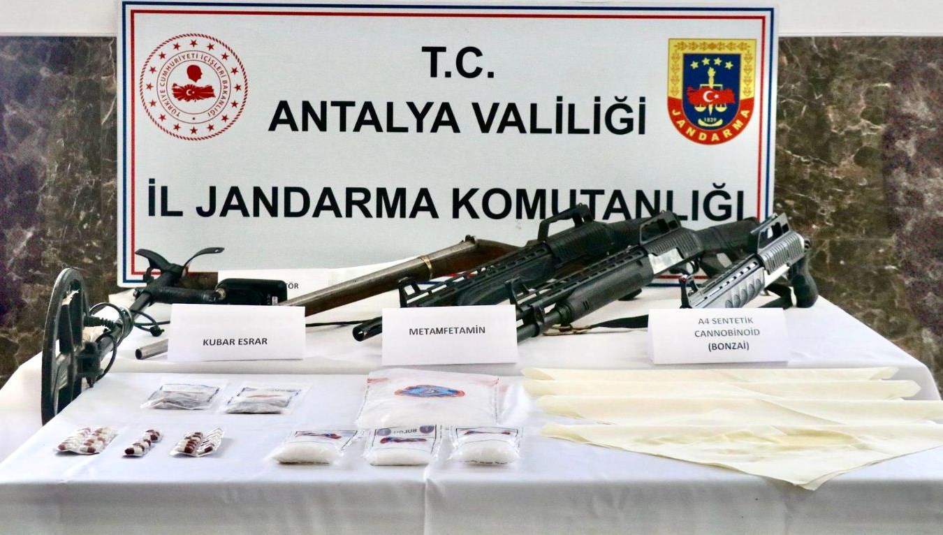 antalyada kabahat orgutu operasyonu 21 tutuklama dmTPyrBU