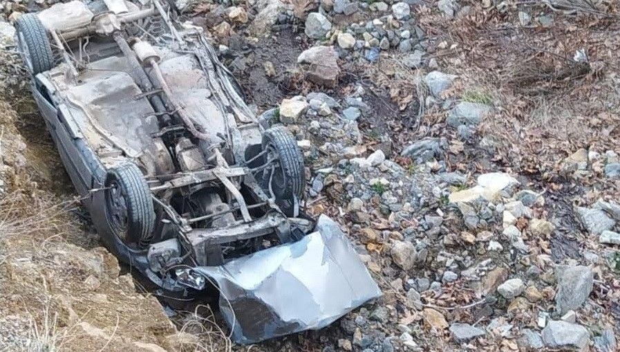 araba dere yatagina yuvarlandi 1 meyyit VRc86k1V