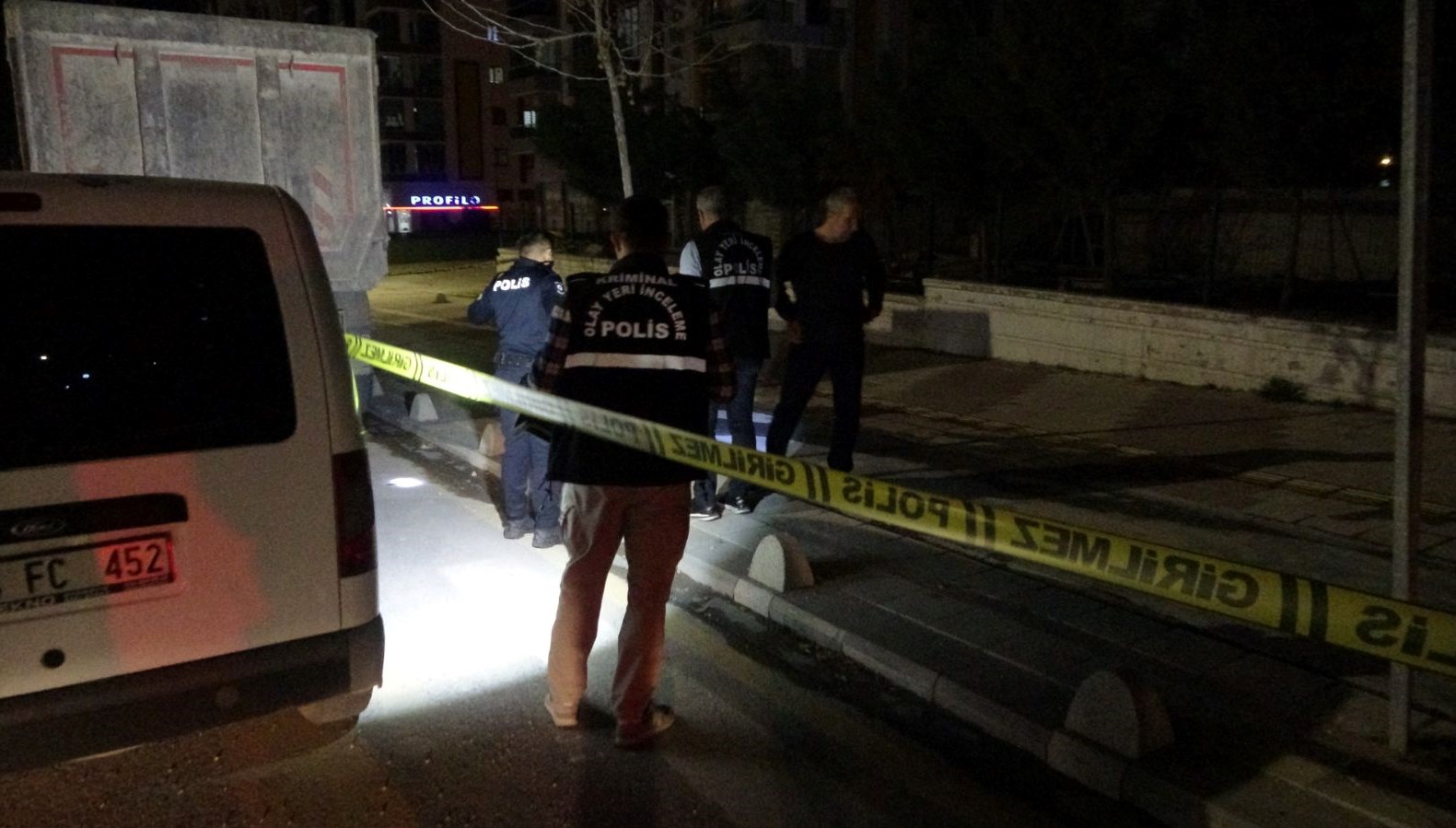 aracima su sicrattin hengamesinde kan akti bes kisi yaralandi VFCOL6gr