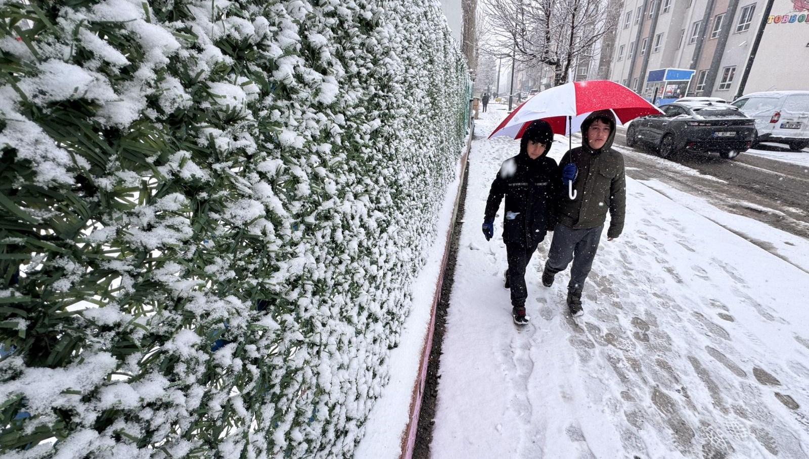 Ardahan'da Kar Esareti: TIR'lara Geçit Yok! 71 ardahanda agir kar yagisi kara yolu tir gecisine kapatildi ysuUG8eK