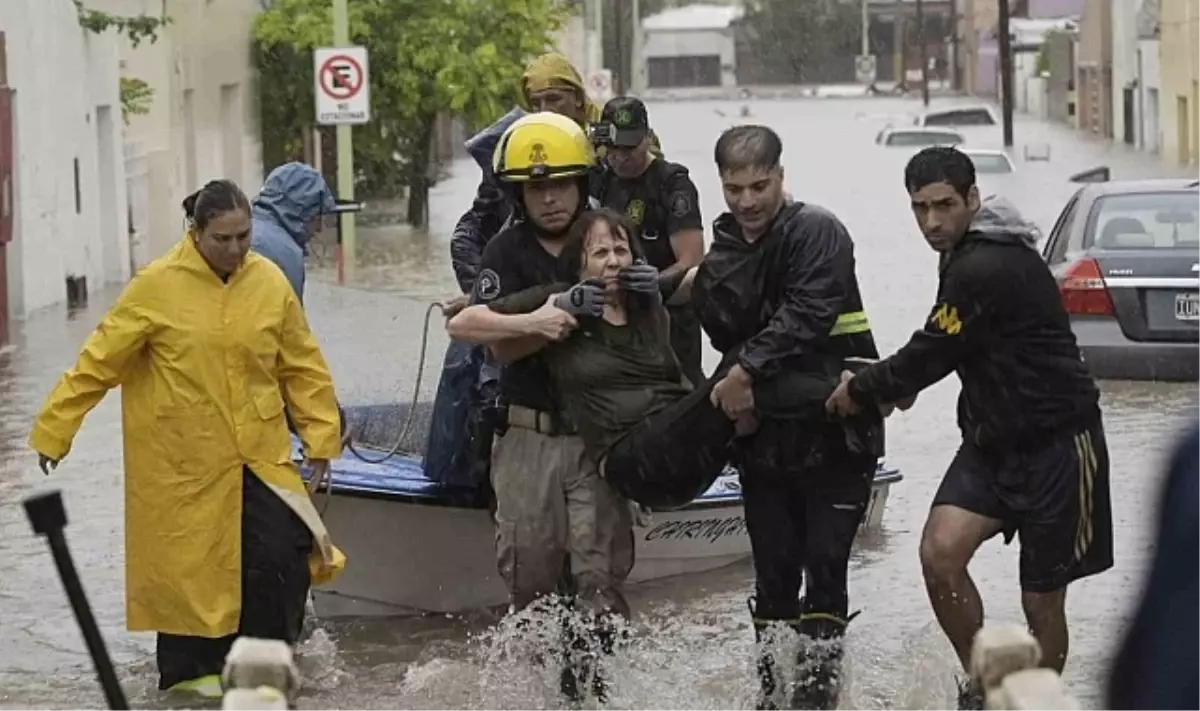 Arjantin Sular Altında: Sel Felaketinde 13 Can Kaybı 71 arjantinde sel felaketi 13 meyyit