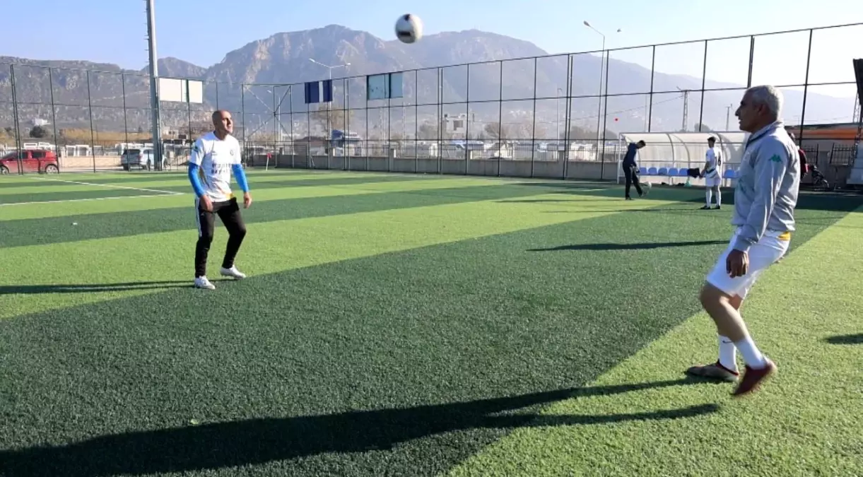 arkadaslik ve futbol 37 yil sonra birebir grupta IajaeaHB