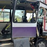 artvinde minibus tira carpti 2si agir 12 yarali YZB2VO2O