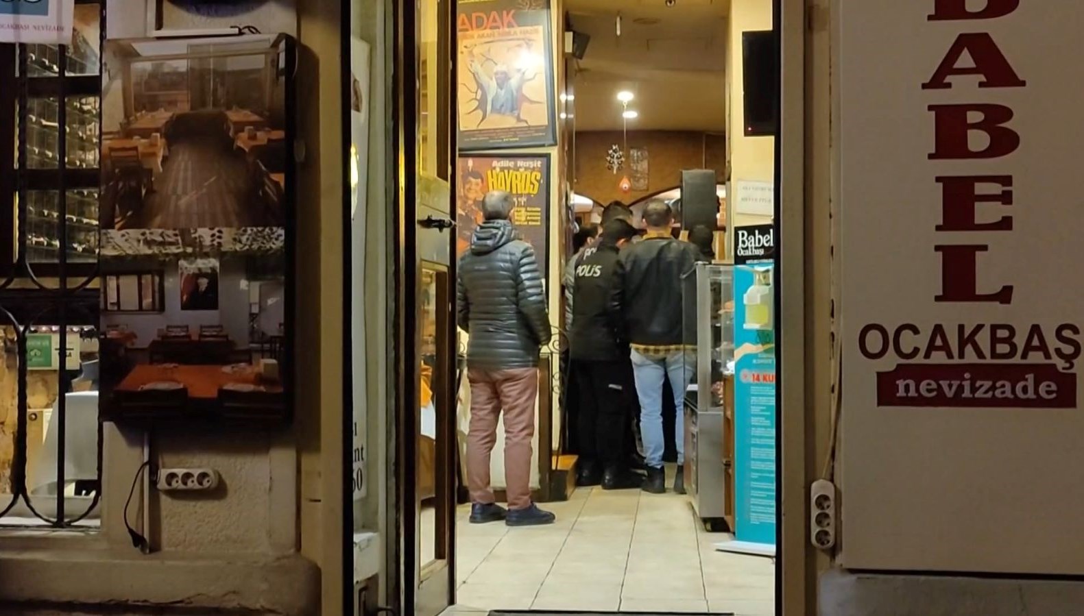 asansor kabininin olmadigini fark etmedi asagiya dustu lsi9t4hw