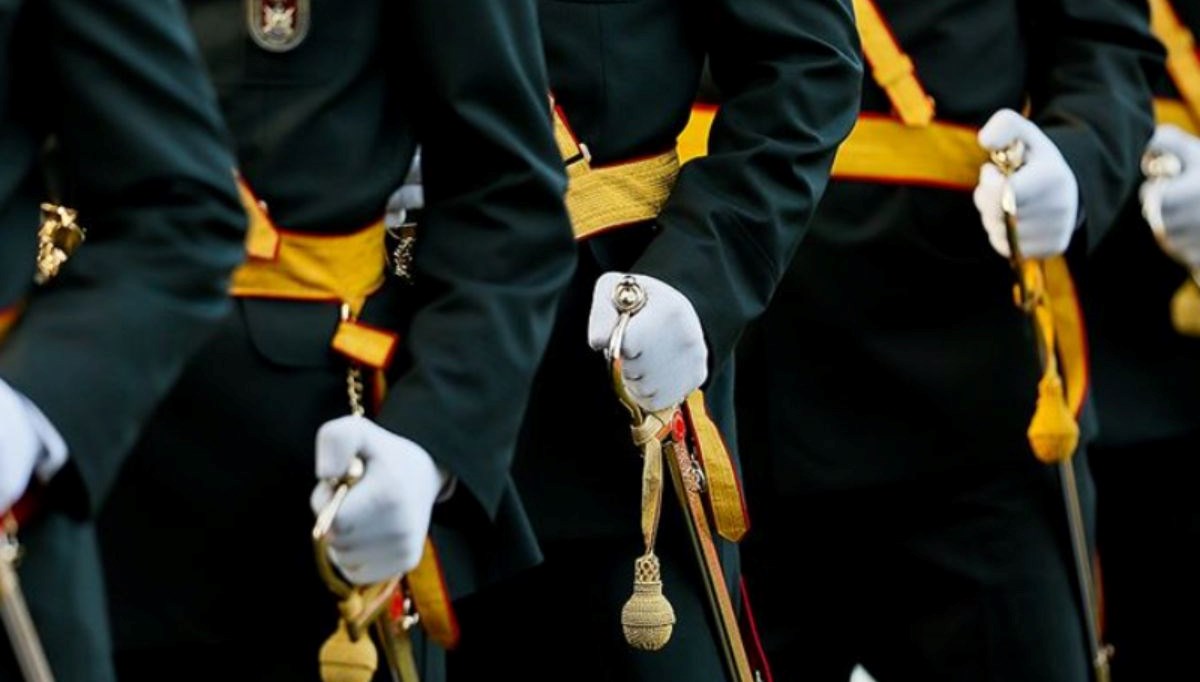 askeri ogrencilerin yatay gecisine yasak resmi gazetede yayimlandi DMXlKP5C