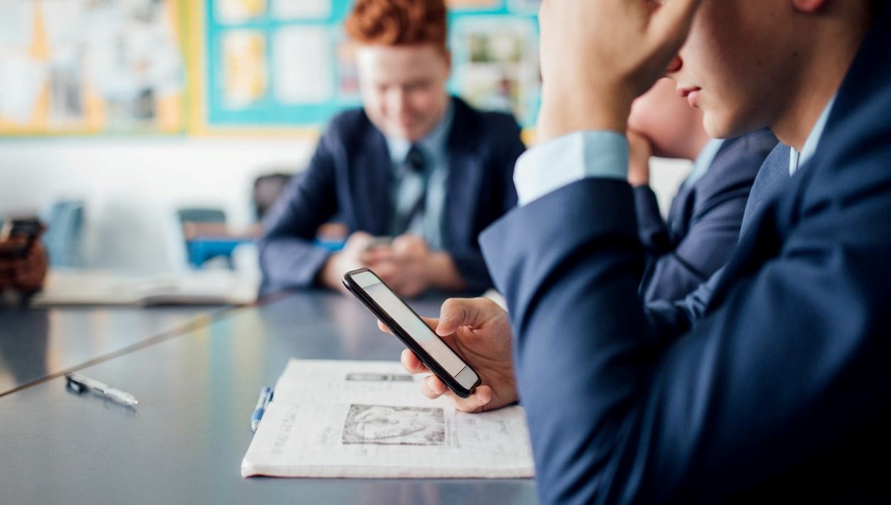 Avusturya'da Zil Çalıyor: Telefonlara Ortaokul ve Lise Düzeyinde Yasak Geliyor 71 avusturyada telefon yasagi birinci ve ortaokullarda kullanilmayacak u8tDFvuk