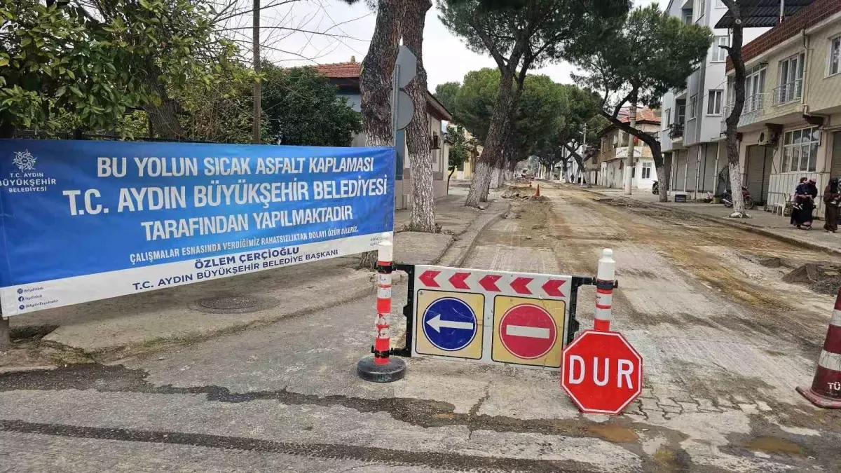 aydin buyuksehir belediyesi atca mahallesinde yol imal calismalarina devam ediyor AI2QtZbT