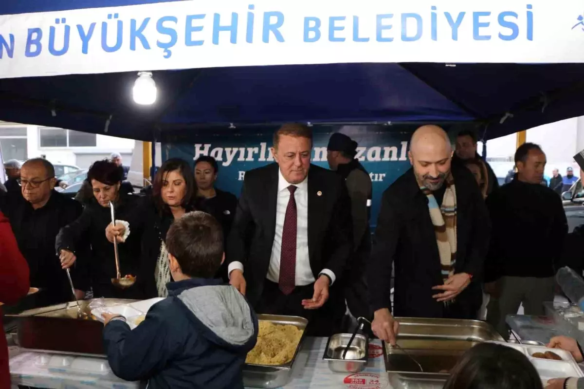 Aydın'ın Ramazan Bereketi Söke Sofralarında: Büyükşehir'den İftar Daveti 71 aydin buyuksehir belediyesinin iftar bulusmasi sokede gerceklesti HA2ZvUJu
