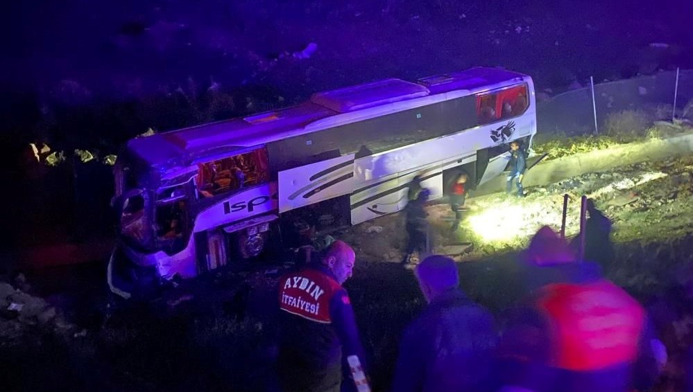 Aydın'da otobüs şarampole devrildi: 1 meyyit, 27 yaralı 71 aydinda otobus sarampole devrildi 1 meyyit 27 yarali Atit8fHa