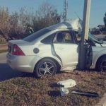 aydinlatma diregine carpan aracin soforu yaralandi C2Hw9tFT