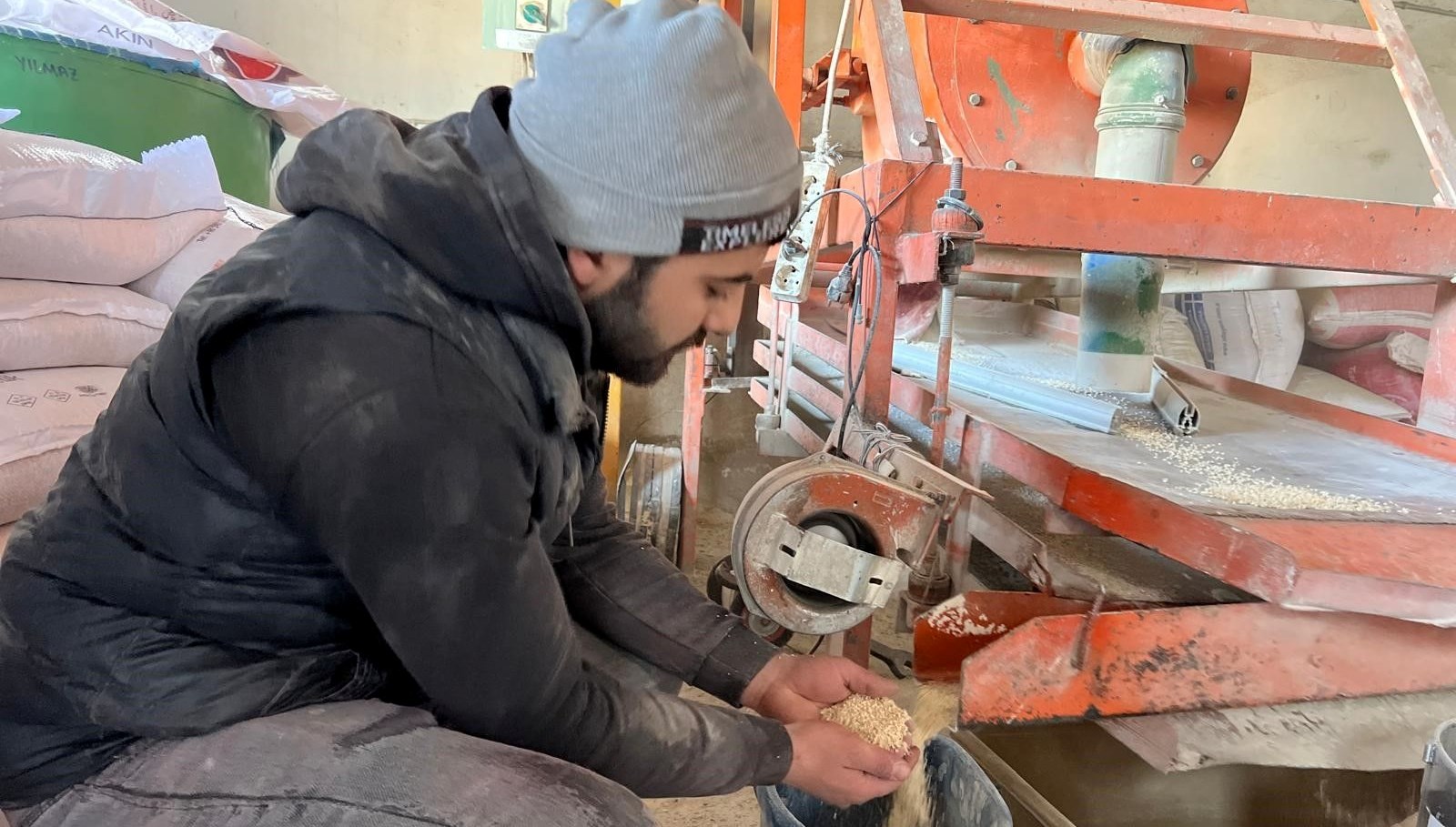 bahar geldi hareketlilik artti gece gunduz demeden calisiyorlar GBj6M2W2