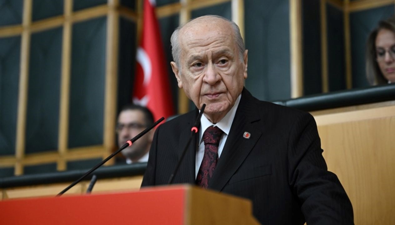 Bahçeli'den Memişoğlu'na Sağlık Neferlerine Minnet Nişanesi 71 bahceliden bakan memisogluna tip bayrami tebrigi GXvL1DWP